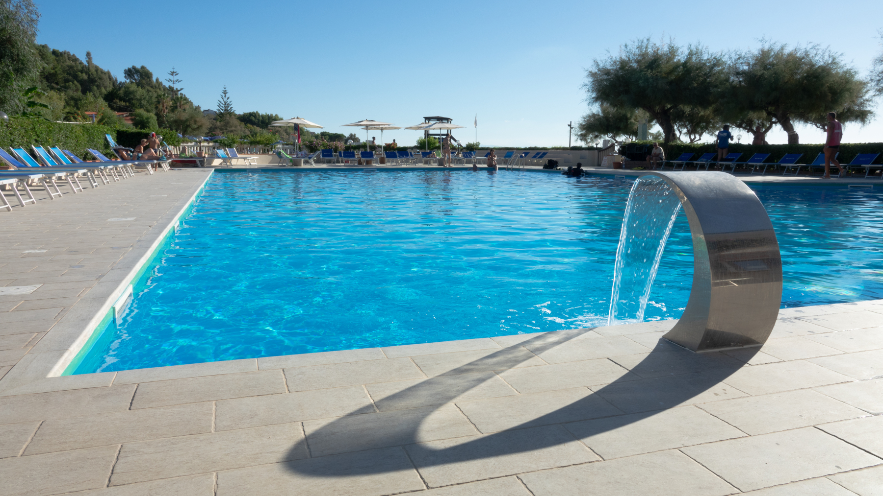 La piscina con la cascata - Roller Club Tropea