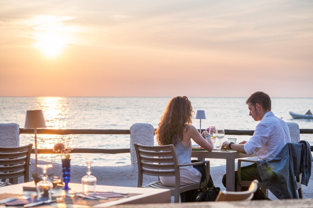 Cena al tramonto sul mare al Ristomare