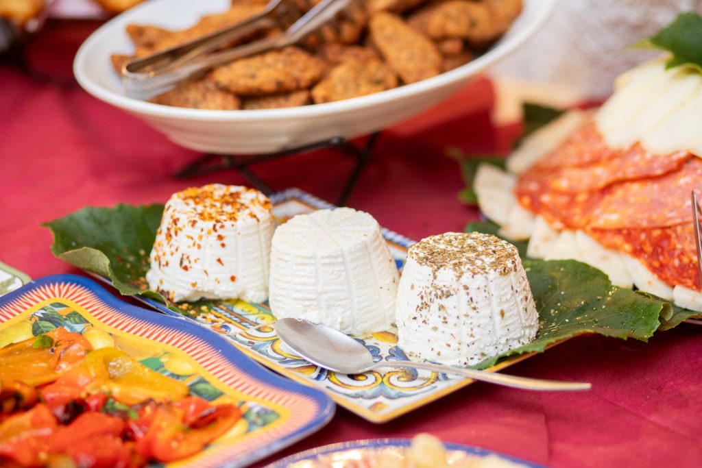 Ricotta, salumi e peperoni al buffet del Ristomare