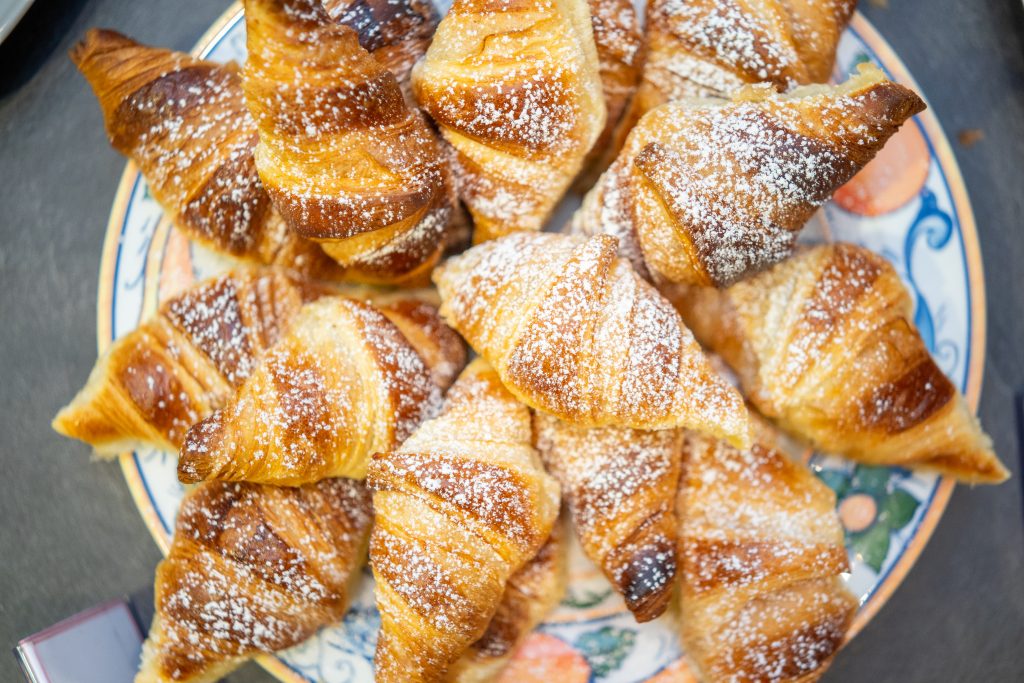 Cornetti al buffet della colazione